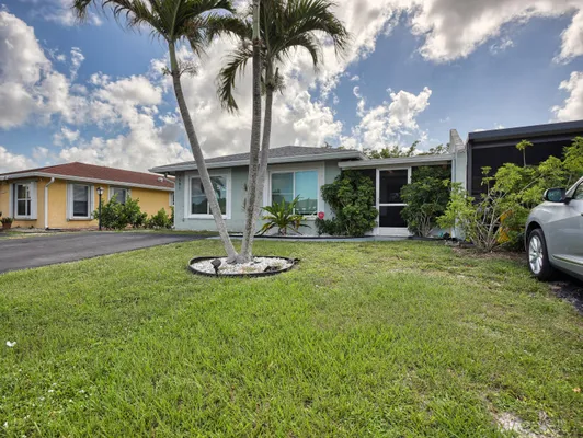 Property Slideshow image 3 of 54 | 7581 deuce ln, Greenacres, FL, 33467