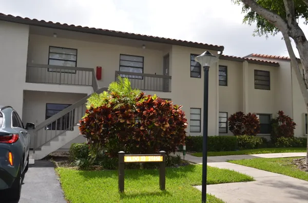 Property Slideshow image 2 of 17 | 21656 juego cir 23f, Boca Raton, FL, 33433