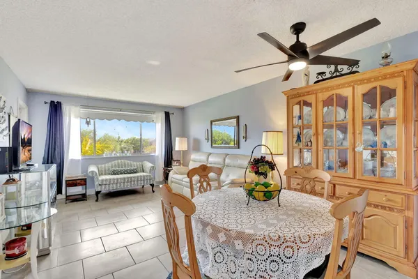 Property Slideshow image 2 of 39 | 2812 garden dr 308, Lake Worth Beach, FL, 33461
