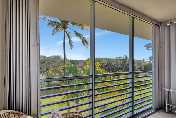 Property Slideshow image 3 of 39 | 2812 garden dr 308, Lake Worth Beach, FL, 33461