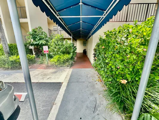 Property Slideshow image 3 of 33 | 3661 via poinciana, Greenacres, FL, 33467