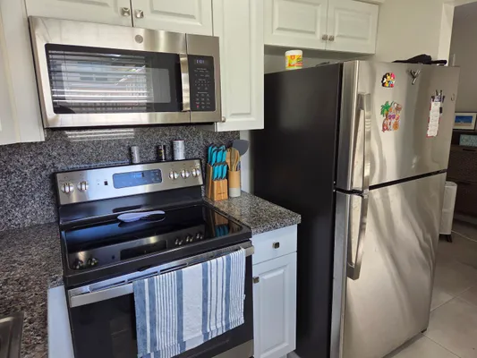 Property Slideshow image 3 of 15 | 316 farnham p 316, Deerfield Beach, FL, 33442