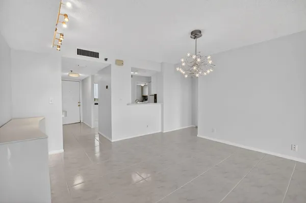 Property Slideshow image 3 of 40 | 7370 s oriole blvd 802, Delray Beach, FL, 33446
