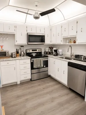 Property Slideshow image 3 of 12 | 415 normandy ln i, Delray Beach, FL, 33484