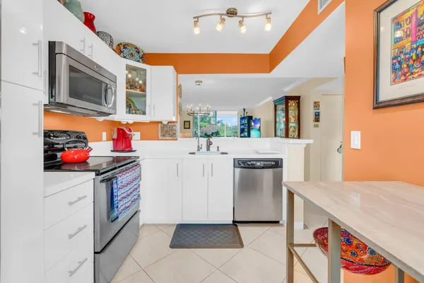 Property Slideshow image 3 of 72 | 6795 huntington ln 306, Delray Beach, FL, 33446