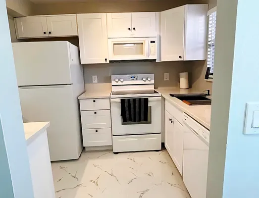 Property Slideshow image 2 of 16 | 4640 w lucerne lakes blvd blvd 505, Lake Worth, FL, 33467