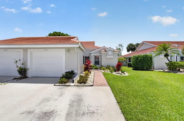 Property Slideshow image 2 of 74 | 5582 royal lake cir, Boynton Beach, FL, 33437