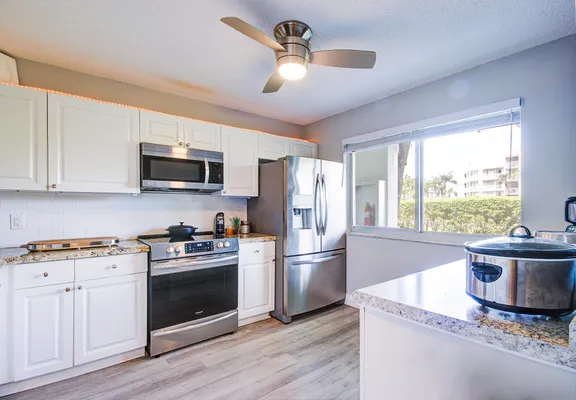 Property Slideshow image 2 of 37 | 6698 10th ave 109, Lake Worth, FL, 33467