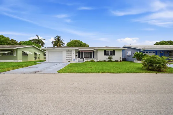 Property Slideshow image 2 of 48 | 4629 nw 45th ct, Tamarac, FL, 33319