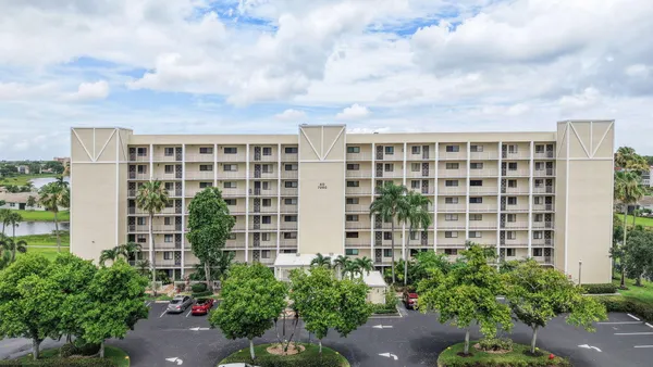 Property Slideshow image 2 of 36 | 7260 kinghurst dr 205, Delray Beach, FL, 33446