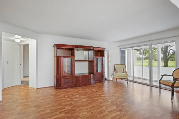 Property Slideshow image 2 of 44 | 3951 via poinciana 112, Lake Worth, FL, 33467