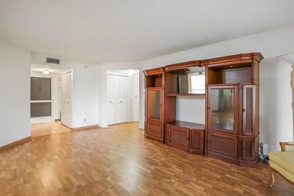 Property Slideshow image 3 of 44 | 3951 via poinciana 112, Lake Worth, FL, 33467