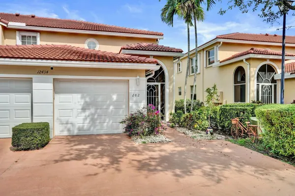 Property Slideshow image 2 of 84 | 12434 crystal pointe dr 202, Boynton Beach, FL, 33437