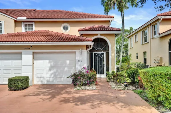 Property Slideshow image 3 of 84 | 12434 crystal pointe dr 202, Boynton Beach, FL, 33437