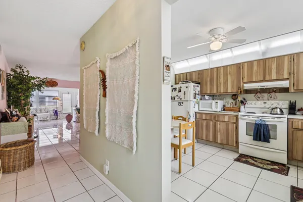 Property Slideshow image 2 of 30 | 475 holyoke ln, Lake Worth, FL, 33467