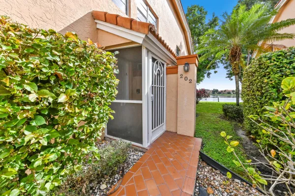 Property Slideshow image 2 of 104 | 9553 shadybrook dr 202, Boynton Beach, FL, 33437