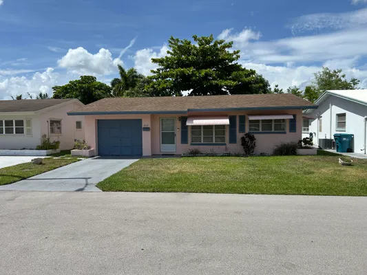 Property Slideshow image 2 of 19 | 4517 nw 49th st, Tamarac, FL, 33319