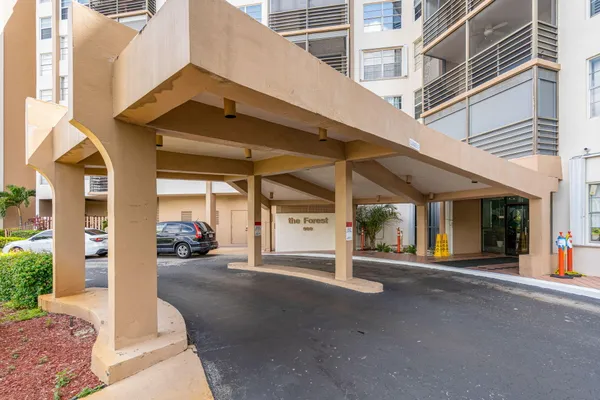 Property Slideshow image 2 of 32 | 900 saint charles pl 221, Pembroke Pines, FL, 33026