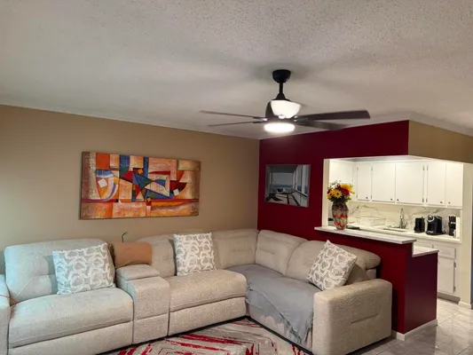 Property Slideshow image 2 of 24 | 362 oakridge t t, Deerfield Beach, FL, 33442