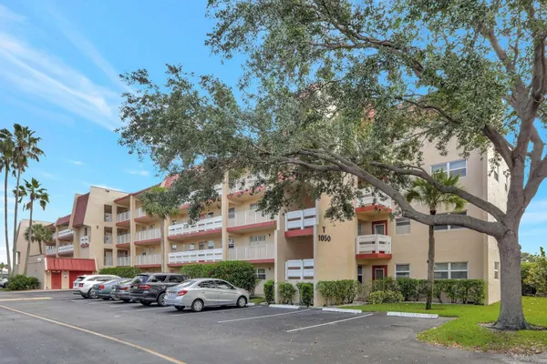 Property Slideshow image 2 of 23 | 1015 country club dr 307, Margate, FL, 33063