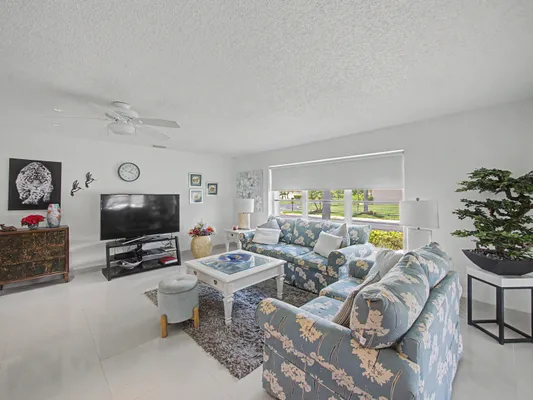 Property Slideshow image 2 of 16 | 4580 nw 3rd st d, Delray Beach, FL, 33445