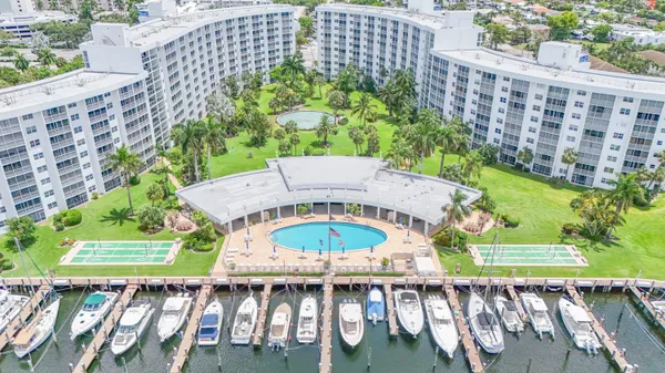 Property Slideshow image 2 of 30 | 2731 ne 14th street cswy 923, Pompano Beach, FL, 33062