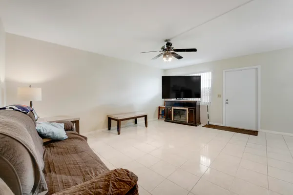 Property Slideshow image 2 of 15 | 1011 exeter, Boca Raton, FL, 33434