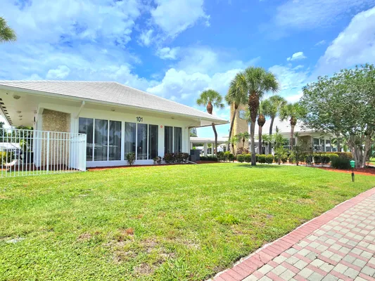 Property Slideshow image 2 of 18 | 2501 w golf blvd 127, Pompano Beach, FL, 33064