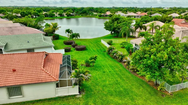 Property Slideshow image 2 of 74 | 2752 clipper cir, West Palm Beach, FL, 33411