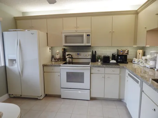 Property Slideshow image 3 of 45 | 6698 10th ave 215, Lake Worth, FL, 33467