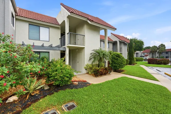 Property Slideshow image 2 of 28 | 5500 fairway park dr 103, Boynton Beach, FL, 33437