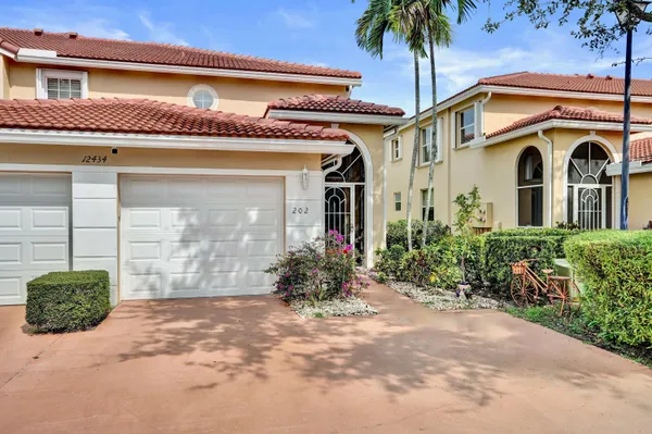 Property Slideshow image 3 of 84 | 12434 crystal pointe dr 202, Boynton Beach, FL, 33437