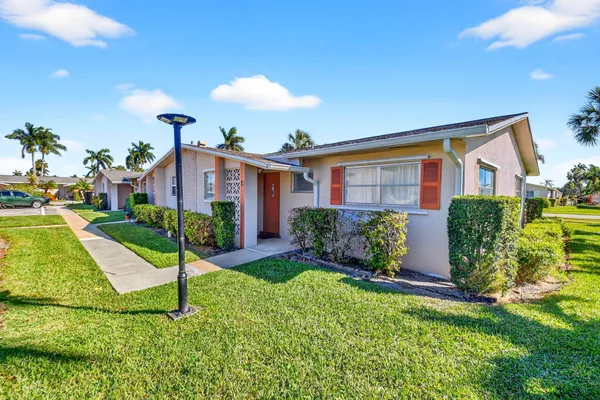 Property Slideshow image 2 of 31 | 2783 dudley dr d, West Palm Beach, FL, 33415