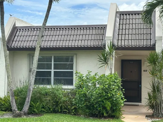 Property Slideshow image 3 of 52 | 100 lake rebecca dr, West Palm Beach, FL, 33411