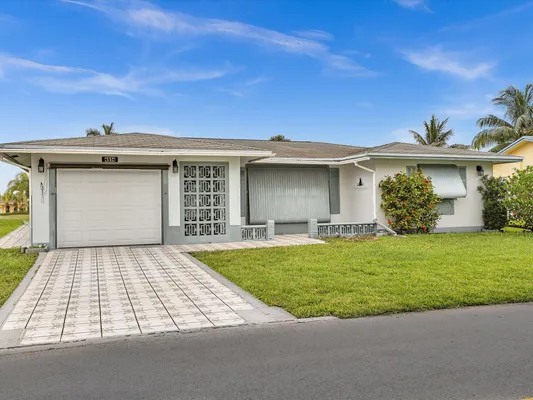 Property Slideshow image 3 of 61 | 4514 nw 43rd ter, Tamarac, FL, 33319