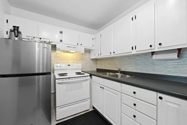 Property Slideshow image 2 of 20 | 170 canterbury, West Palm Beach, FL, 33417