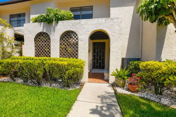 Property Slideshow image 2 of 39 | 8045 eastlake dr e, Boca Raton, FL, 33433
