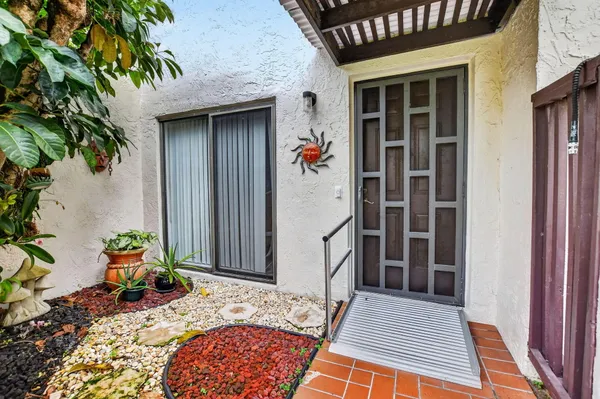 Property Slideshow image 3 of 39 | 8045 eastlake dr e, Boca Raton, FL, 33433