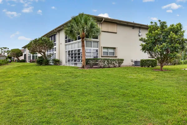 Property Slideshow image 3 of 28 | 1 lake vista trl 207, Port St. Lucie, FL, 34952
