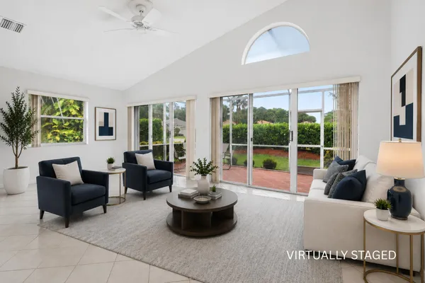 Property Slideshow image 2 of 34 | 10884 royal caribbean cir, Boynton Beach, FL, 33437