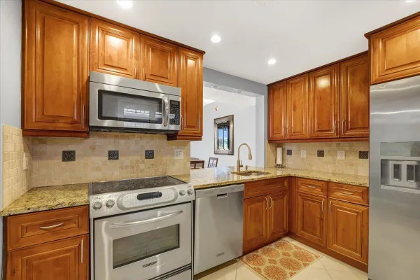 Property Slideshow image 2 of 27 | 5190 las verdes cir 108, Delray Beach, FL, 33484