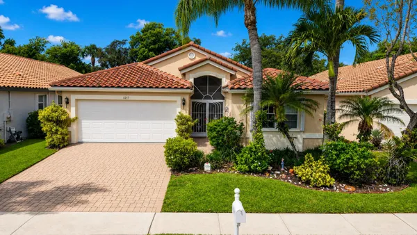 Property Slideshow image 2 of 84 | 5217 glenville dr, Boynton Beach, FL, 33437