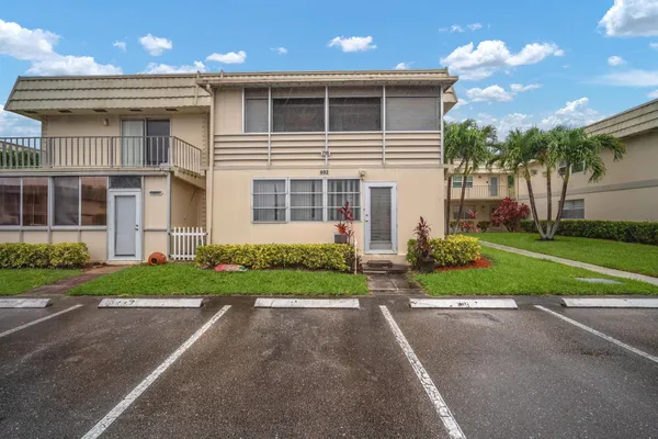 Property Slideshow image 2 of 33 | 716 saxony pl o, Delray Beach, FL, 33446