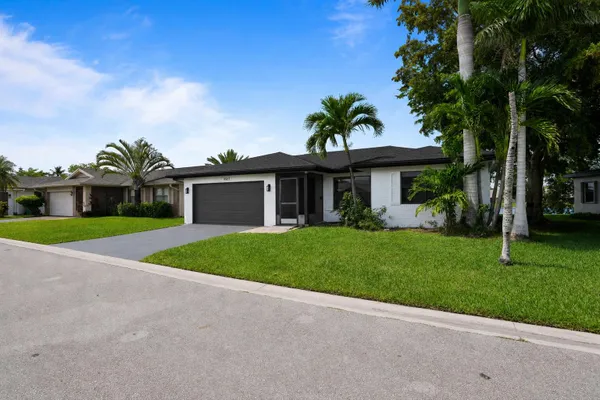 Property Slideshow image 3 of 13 | 9803 nw 75th ct, Tamarac, FL, 33321