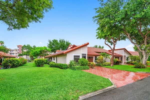 Property Slideshow image 2 of 29 | 6215 kings gate cir, Delray Beach, FL, 33484