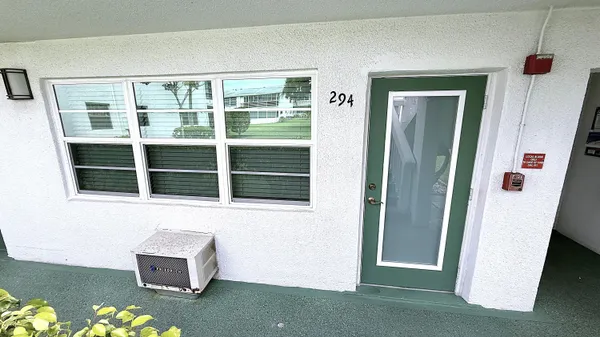 Property Slideshow image 2 of 57 | 294 farnham m 294, Deerfield Beach, FL, 33442