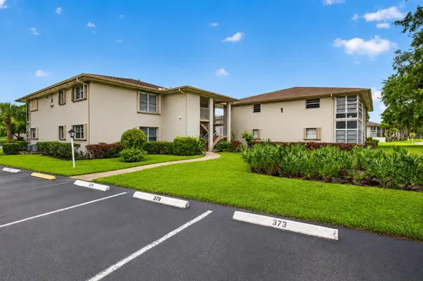 Property Slideshow image 2 of 28 | 1 lake vista trl 207, Port St. Lucie, FL, 34952