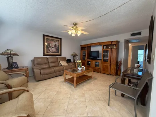 Property Slideshow image 2 of 10 | 4021 farnham o 4021, Deerfield Beach, FL, 33442