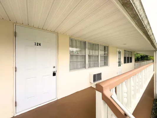 Property Slideshow image 2 of 22 | 124 e andover e 124, West Palm Beach, FL, 33417