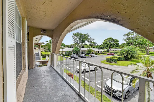 Property Slideshow image 3 of 36 | 13837 via flora e, Delray Beach, FL, 33484
